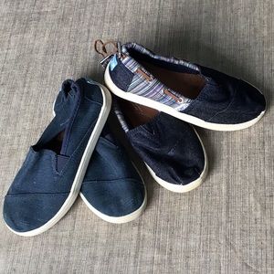 2 pairs TOMS canvas slip on - BOYS Size 1